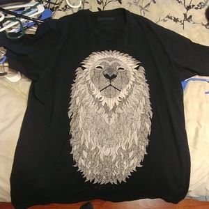 T shirt with lion with a big beard on the front.